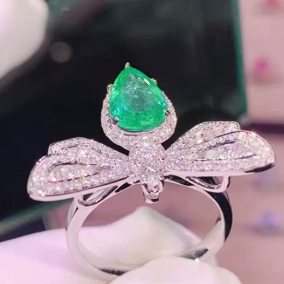 Elegant Silver and Green Dragonfly Ring with illuminating tail in the dark - Picture 3 of 6